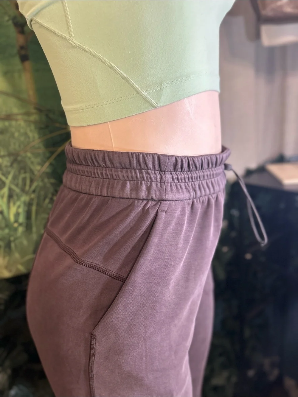 Lululemon Active Joggers in Mauve/Gray w Pockets/drawstring w FREE Lululemon Bra